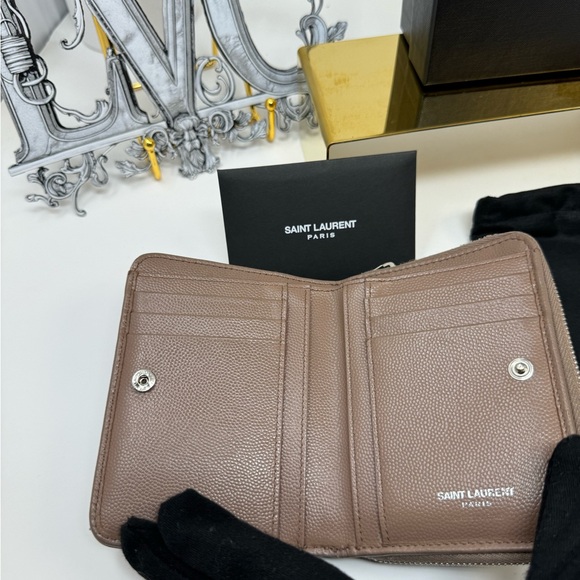 💯Authentic Yves Saint Laurent Compact wallet - Picture 2 of 5